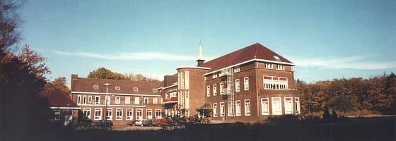achterzijde hoofdgebouw rond 1988